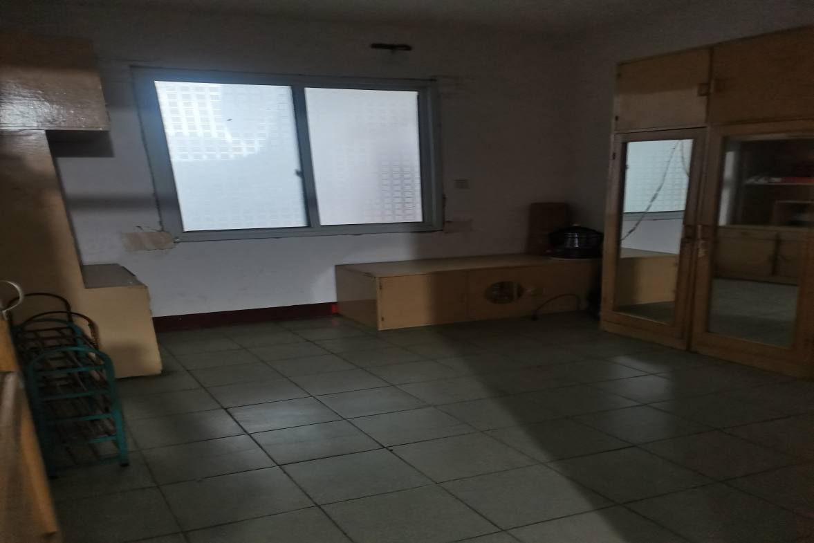 超硬材料厂(单位房) 4室2厅2卫 39.0万 超硬材料厂(单位房) 4室2厅2卫 39.0万客厅