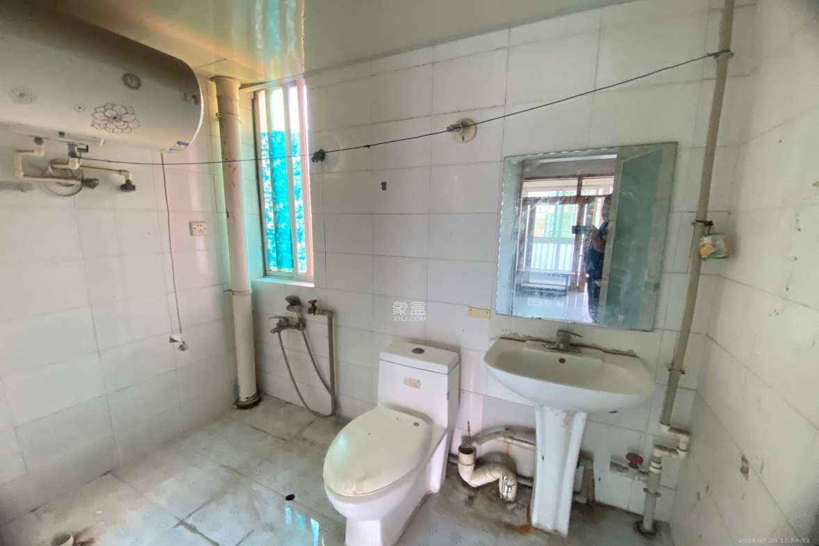 金秋小区  3室2厅2卫    2300.0元/月 金秋小区  3室2厅2卫    2300.0元/月室内图