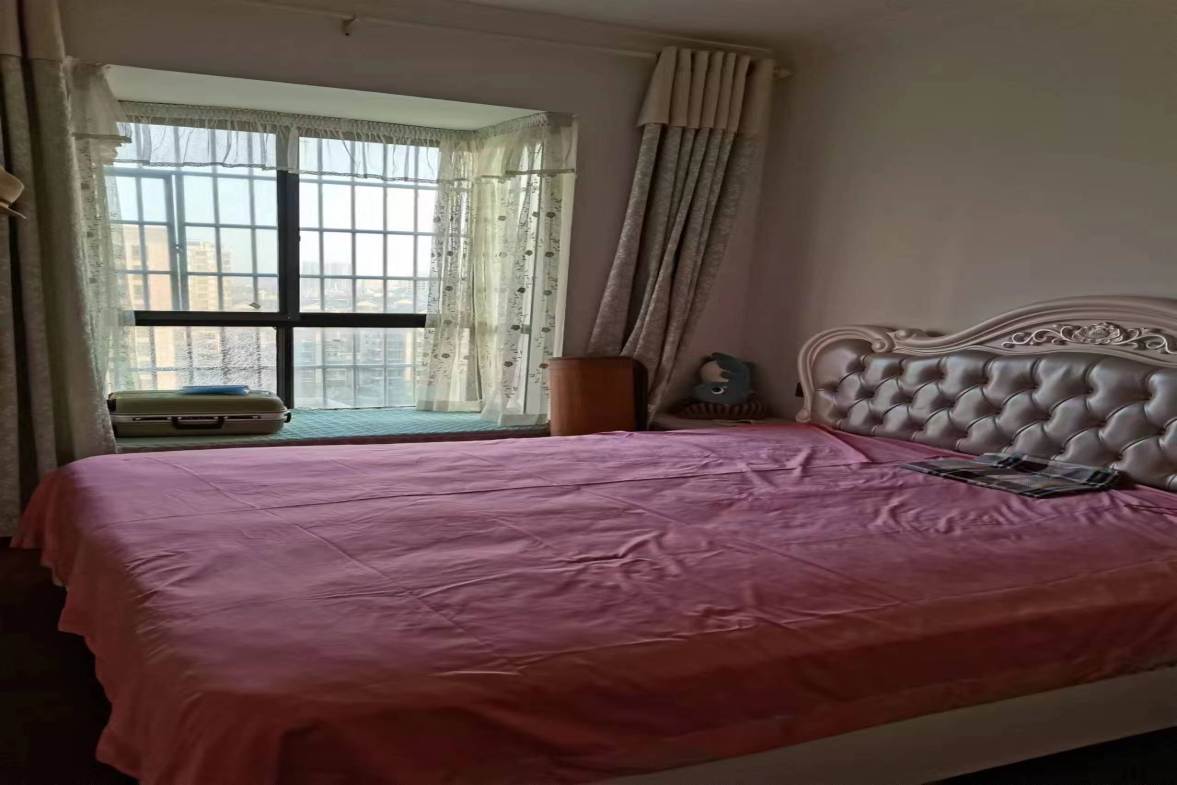 华剑首郡+五江珑悦  4室2厅1卫    88.0万客厅