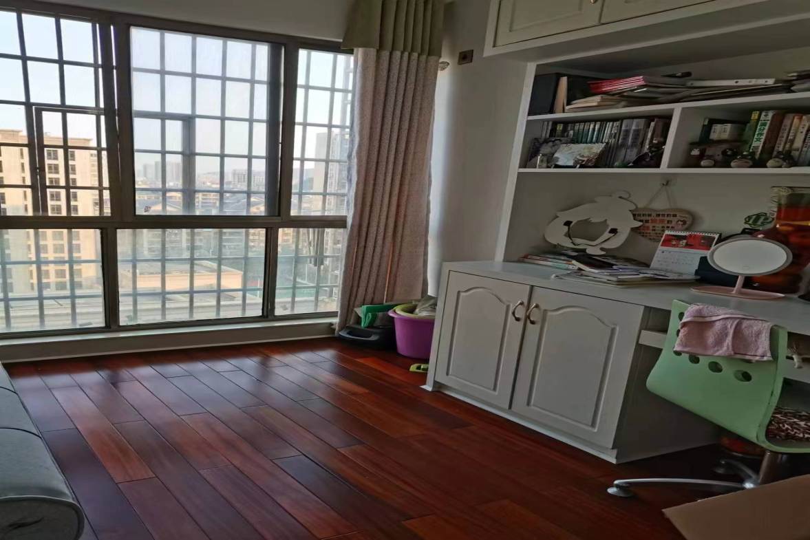 华剑首郡+五江珑悦  4室2厅1卫    88.0万客厅