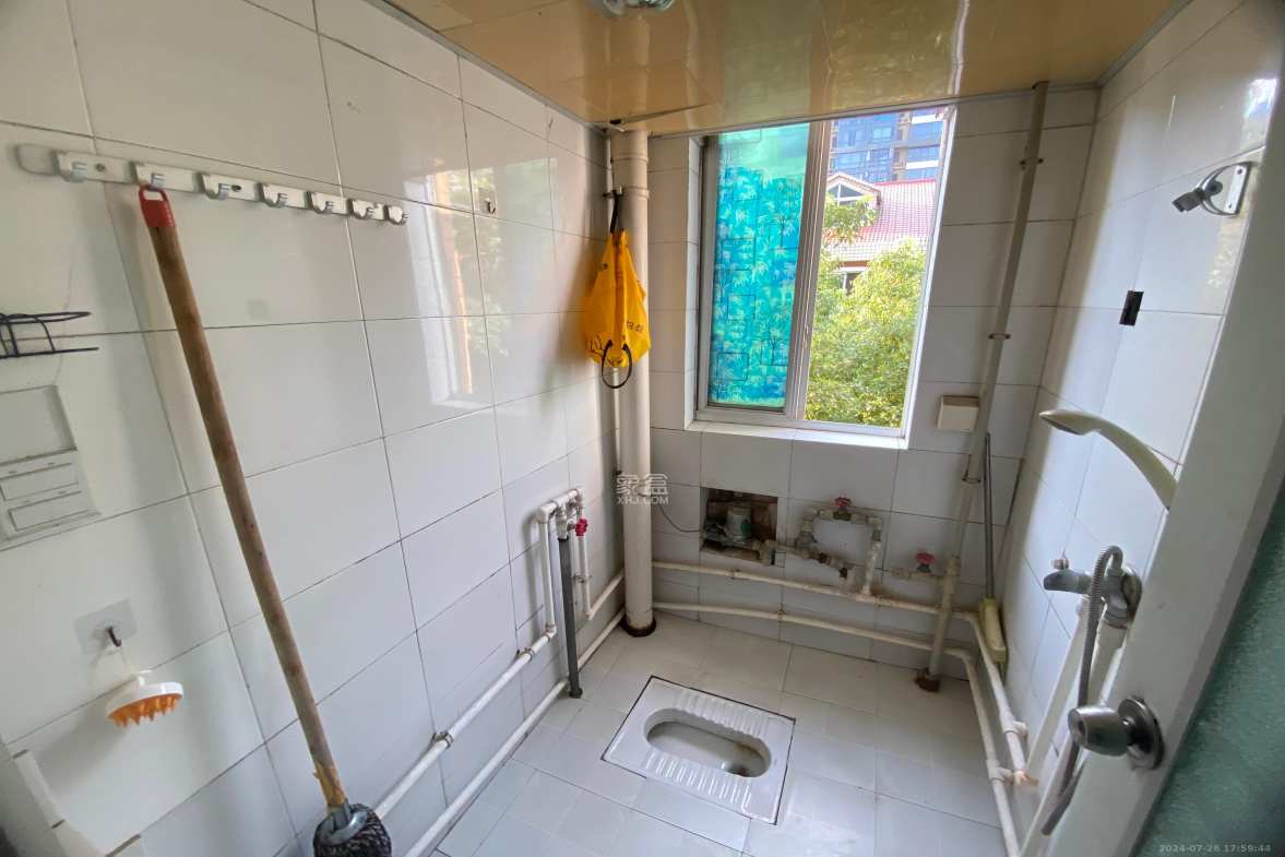 金秋小区  3室2厅2卫    2300.0元/月 金秋小区  3室2厅2卫    2300.0元/月室内图