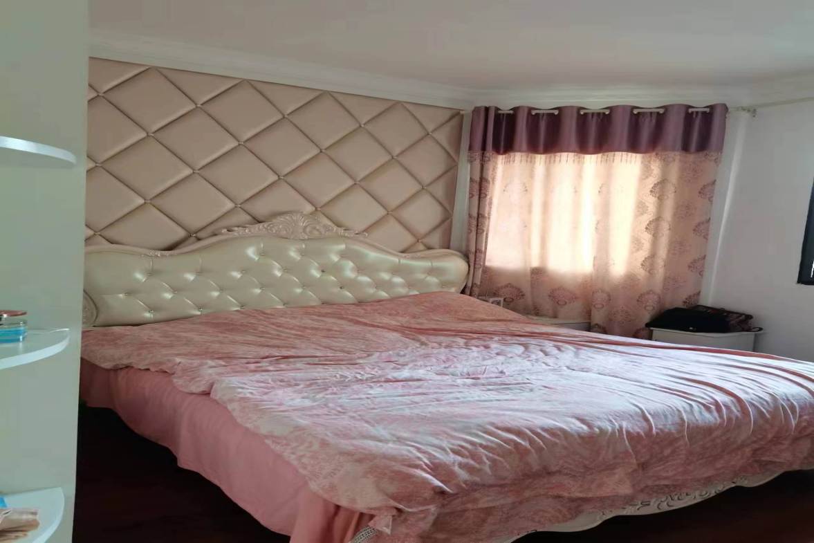 华剑首郡+五江珑悦  4室2厅1卫    88.0万客厅