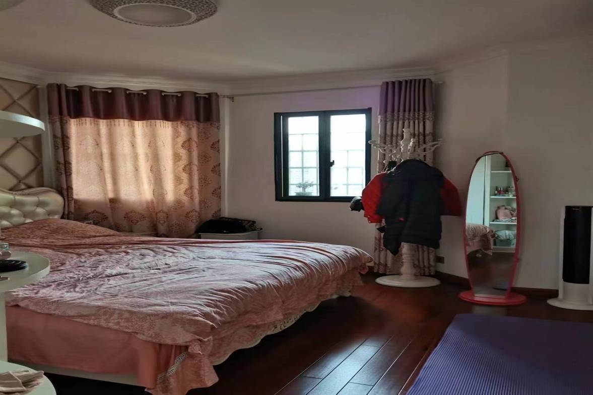 华剑首郡+五江珑悦  4室2厅1卫    88.0万客厅