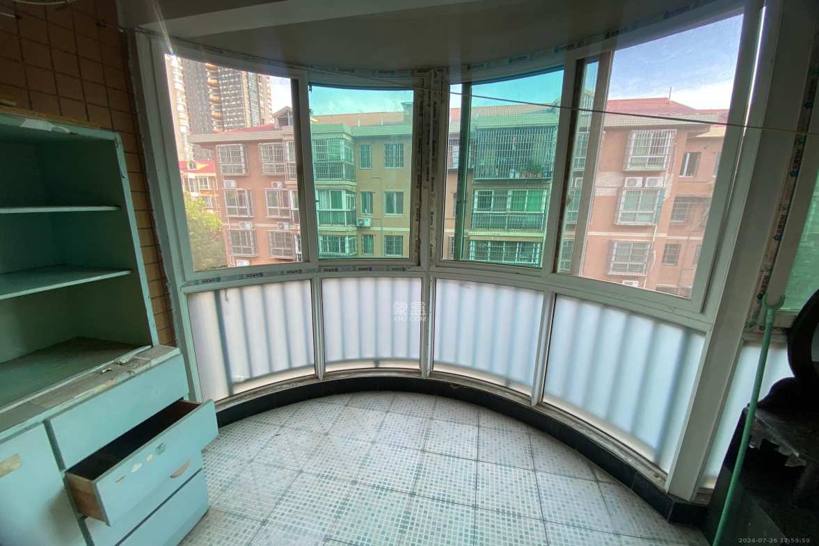 金秋小区  3室2厅2卫    2300.0元/月 金秋小区  3室2厅2卫    2300.0元/月室内图