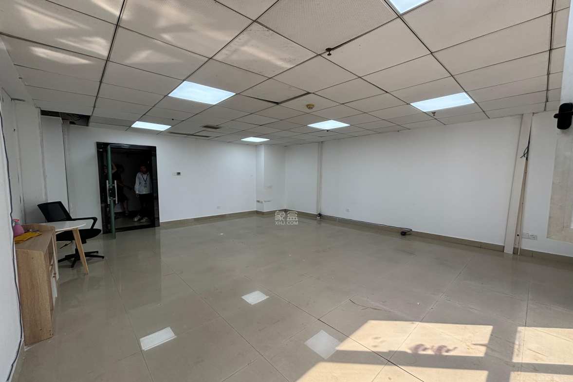 新时空  1室1厅1卫   2800.00元/月室内图1