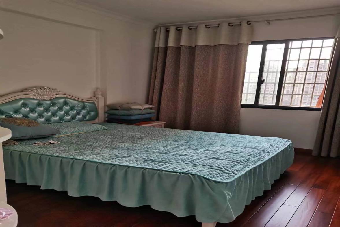 华剑首郡+五江珑悦  4室2厅1卫    88.0万客厅