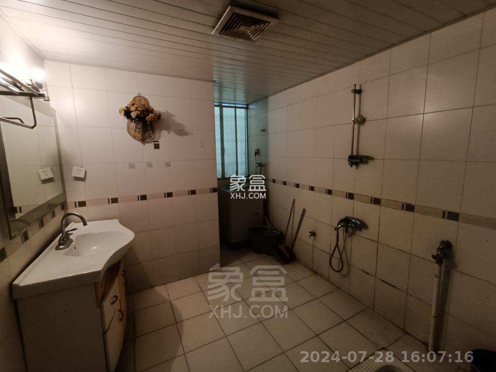 亚都花园  4室2厅2卫   2200.00元/月室内图