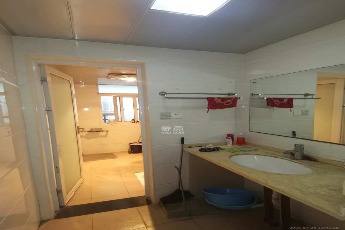 嘉盛华庭(一期、二期、三期) 4室2厅2卫 4000.0元/月 嘉盛华庭(一期、二期、三期) 4室2厅2卫 4000.0元/月室内图