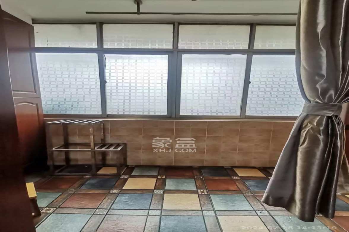 红花坡社区  2室1厅1卫    1700.0元/月室内图