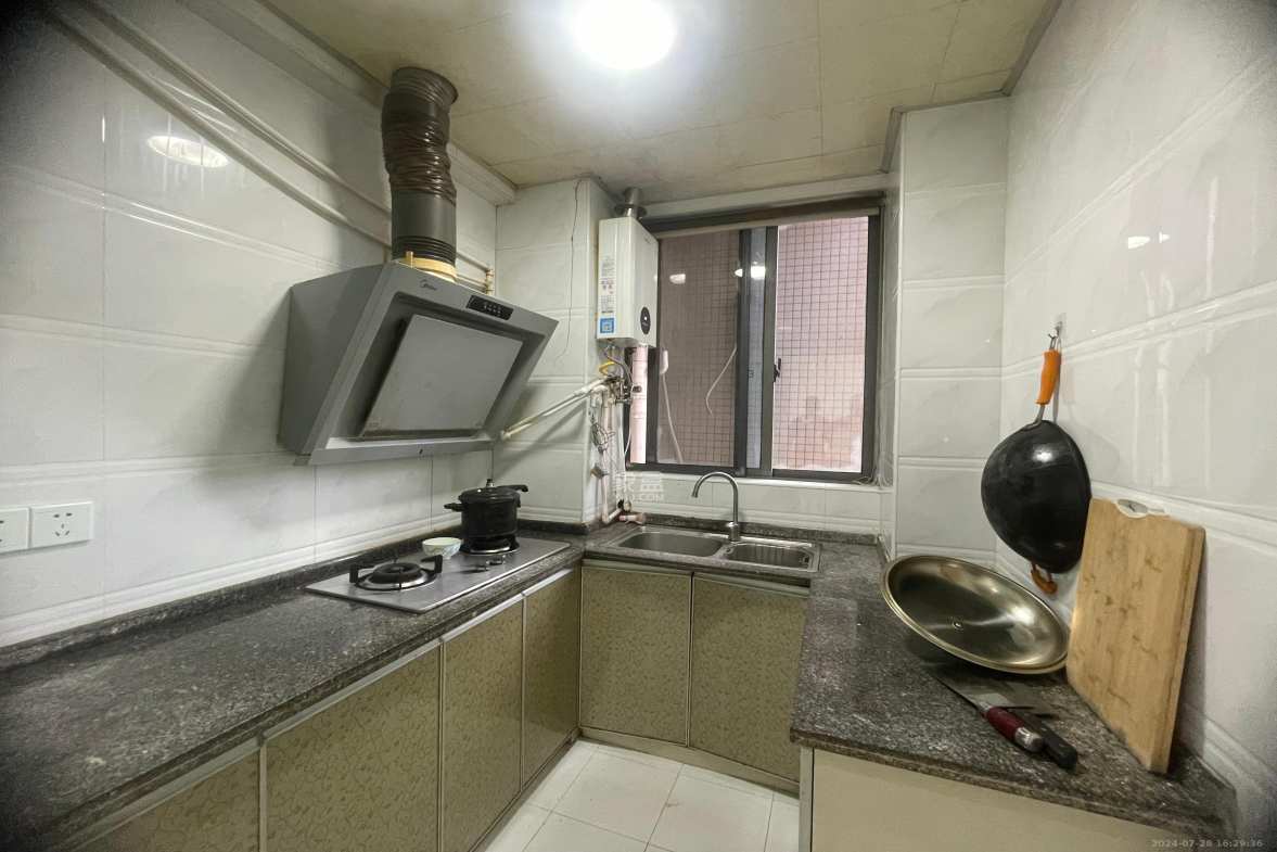 建鑫二期  2室2厅1卫   33.80万客厅