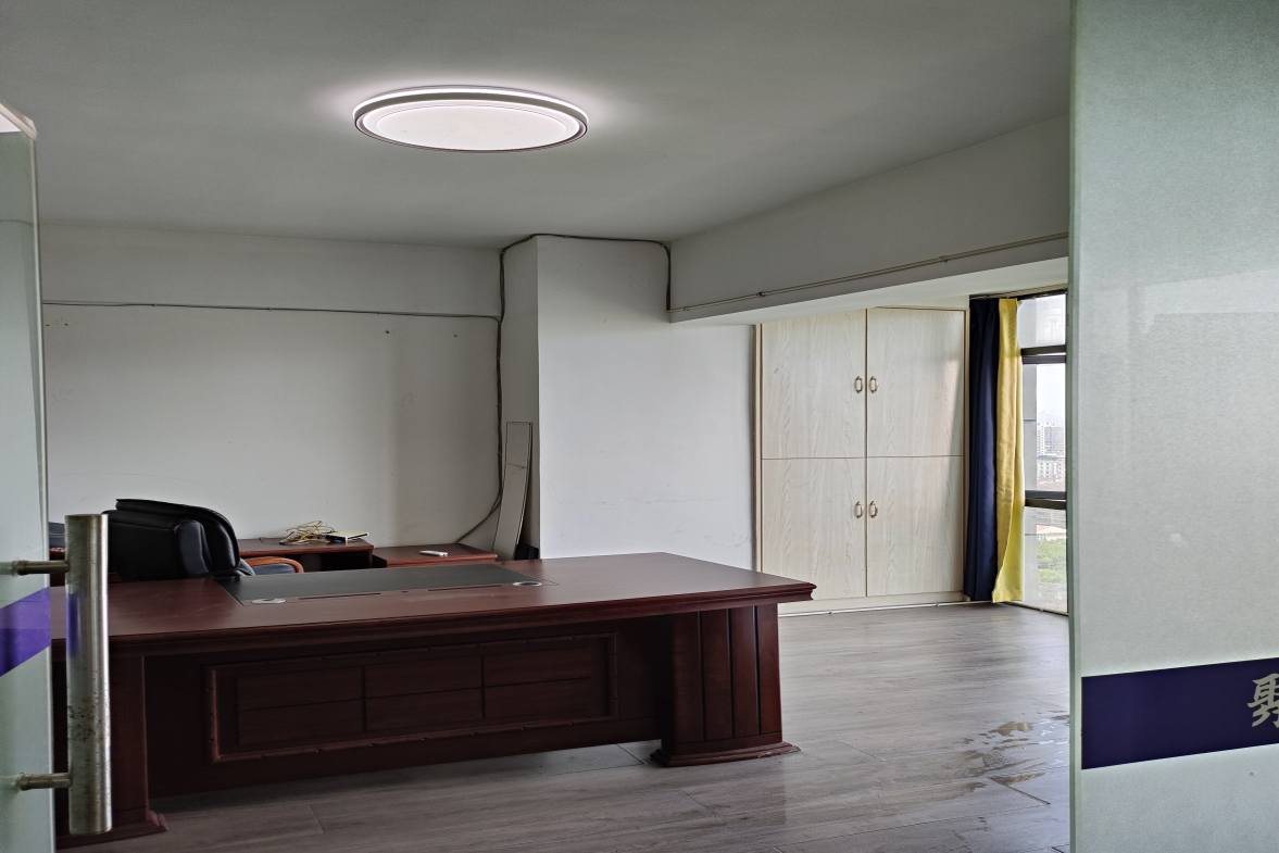 吉泰领寓 2室1厅1卫 2500.0元/月 吉泰领寓 2室1厅1卫 2500.0元/月室内图