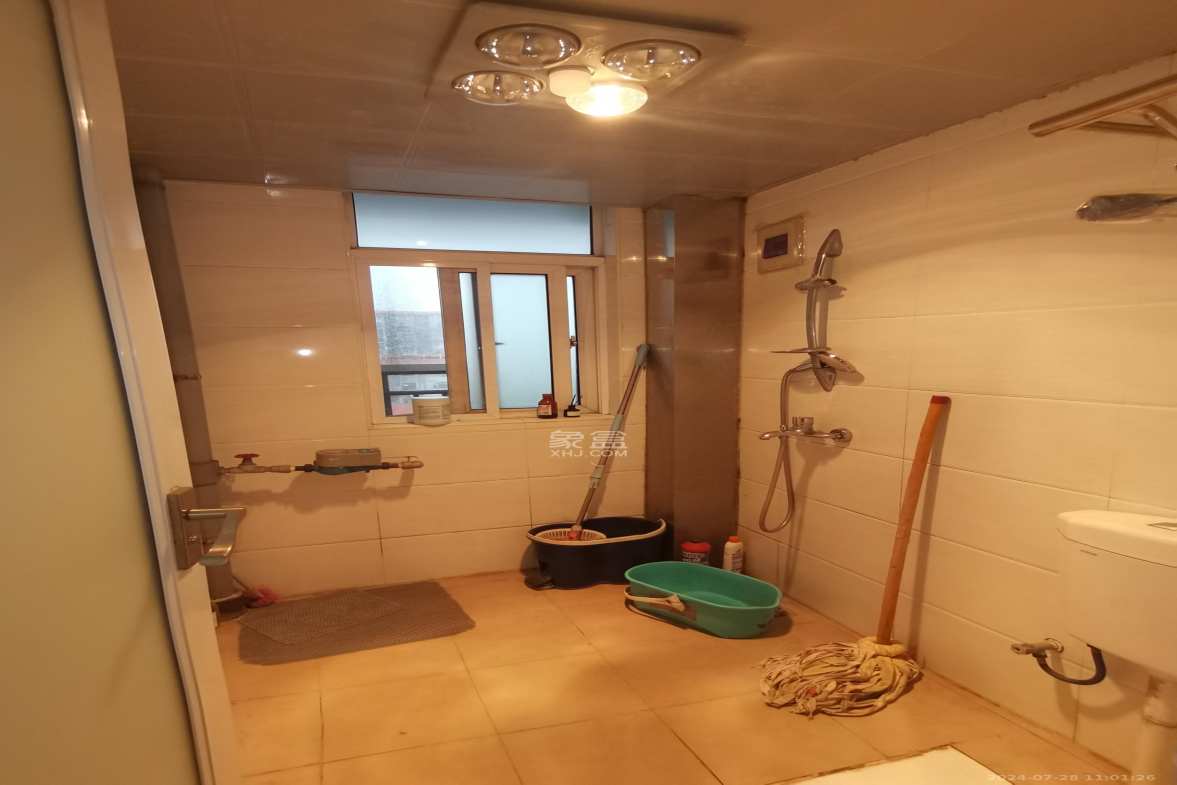 嘉盛华庭(一期、二期、三期) 4室2厅2卫 4000.0元/月 嘉盛华庭(一期、二期、三期) 4室2厅2卫 4000.0元/月室内图