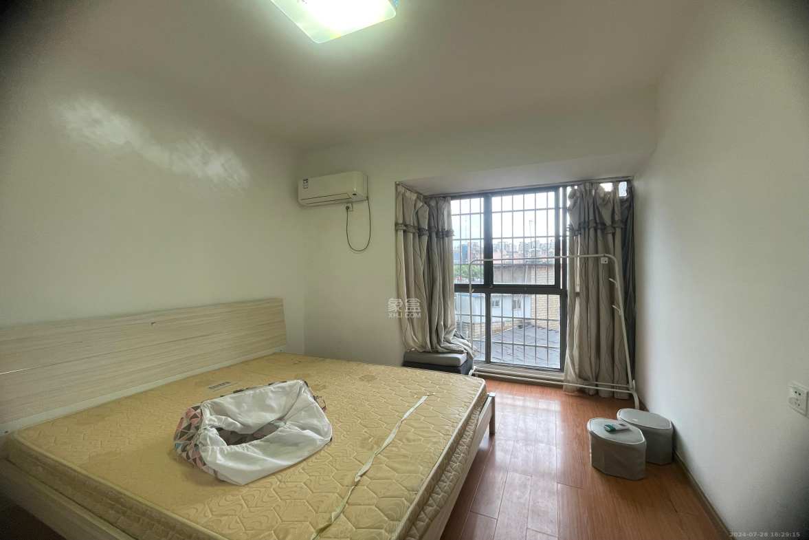建鑫二期  2室2厅1卫   33.80万客厅