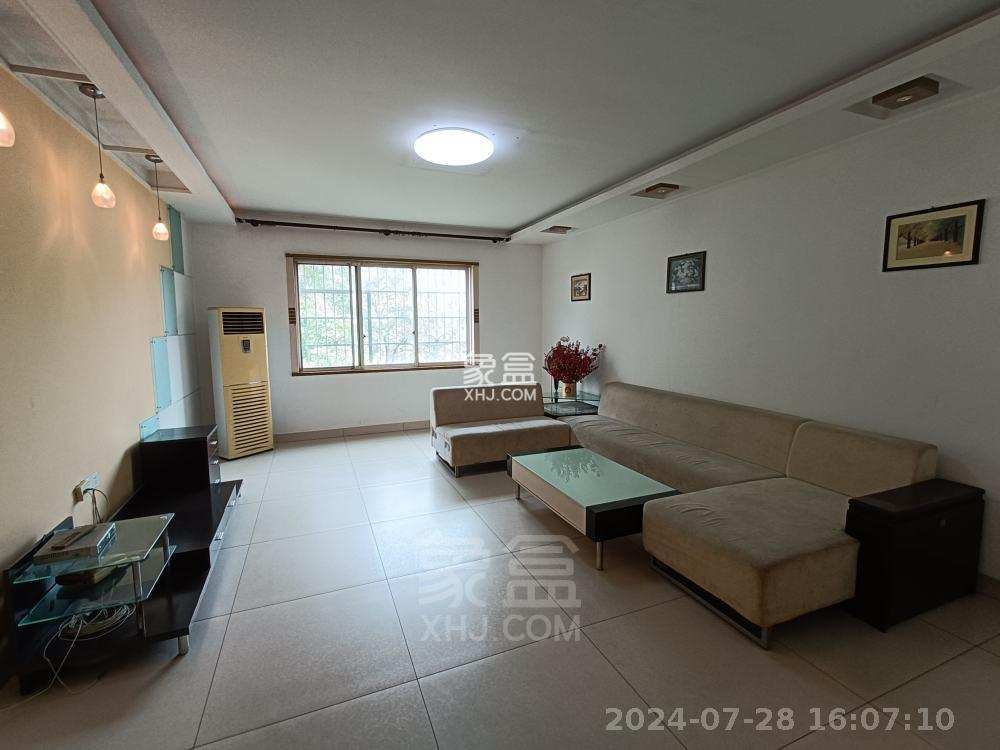 亚都花园  4室2厅2卫   2200.00元/月室内图1
