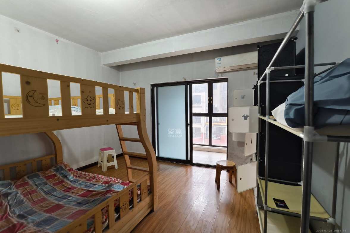 艾美潇湘  4室2厅2卫   2800.00元/月室内图
