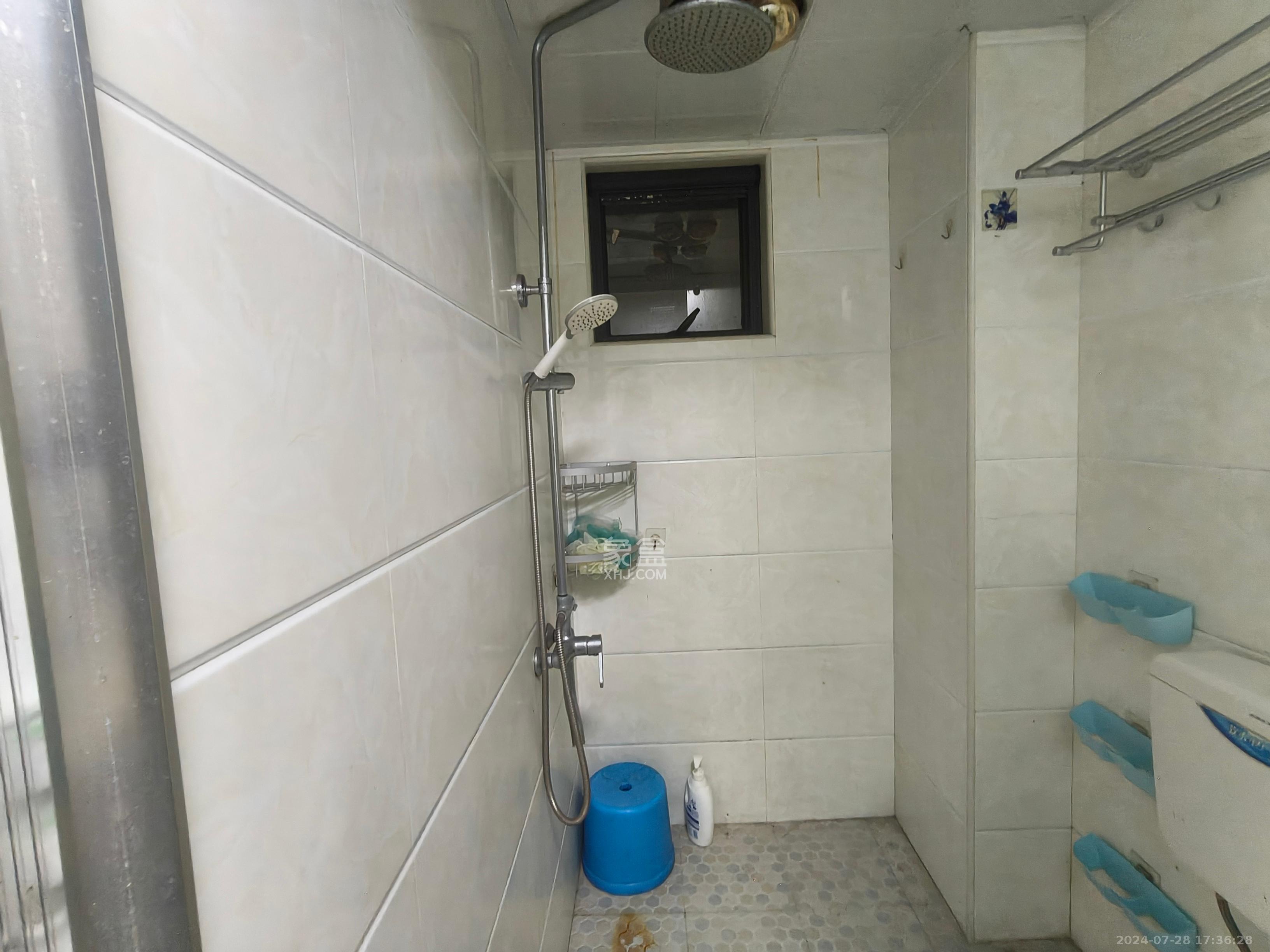 三一街区  2室2厅1卫   1700.00元/月