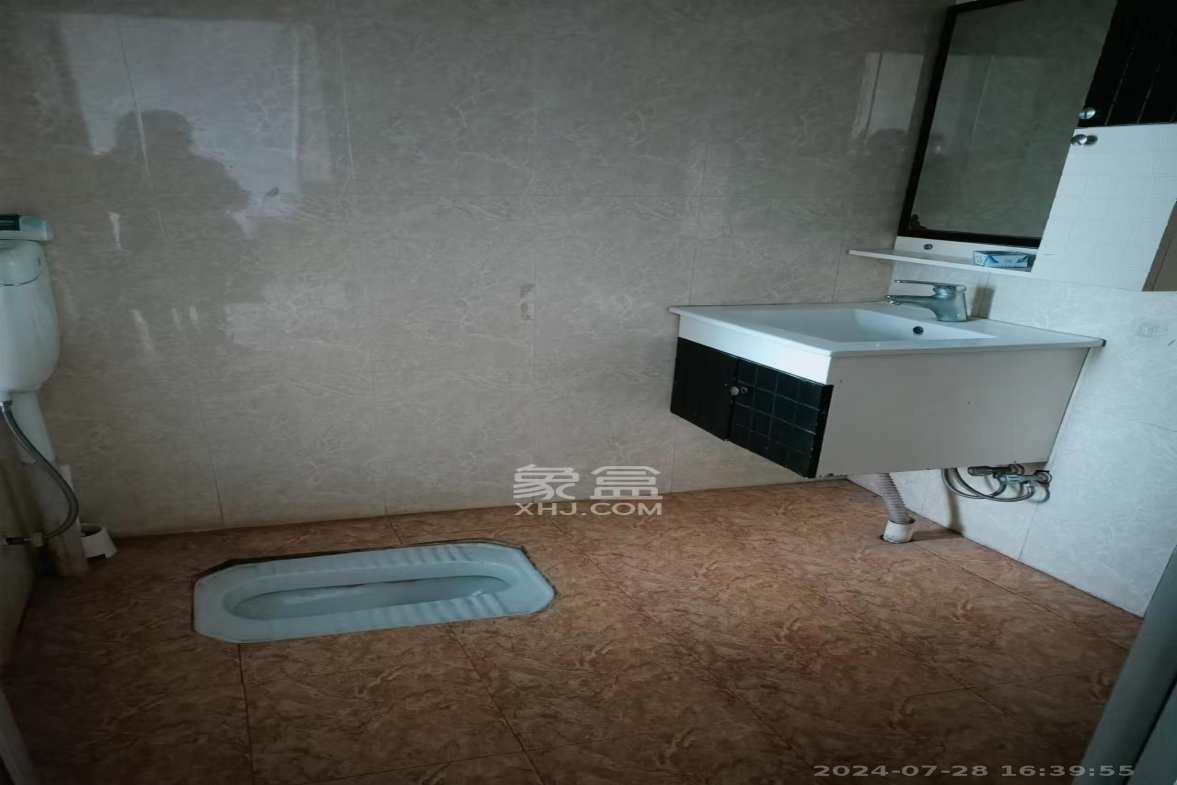 郡原广场  2室2厅1卫   2200.00元/月室内图