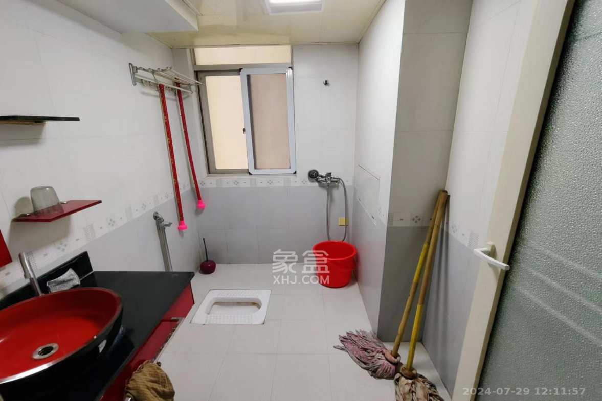 农广校单位宿舍  4室2厅2卫    3500.0元/月室内图