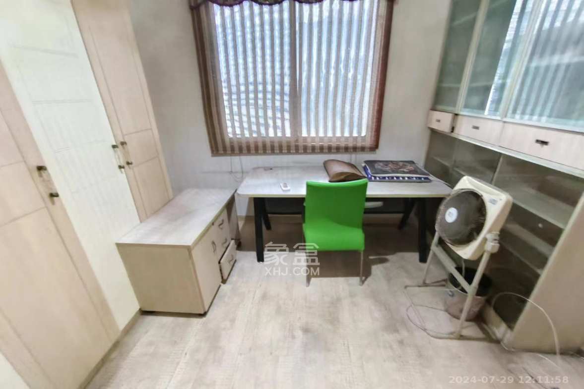 农广校单位宿舍  4室2厅2卫    3500.0元/月室内图