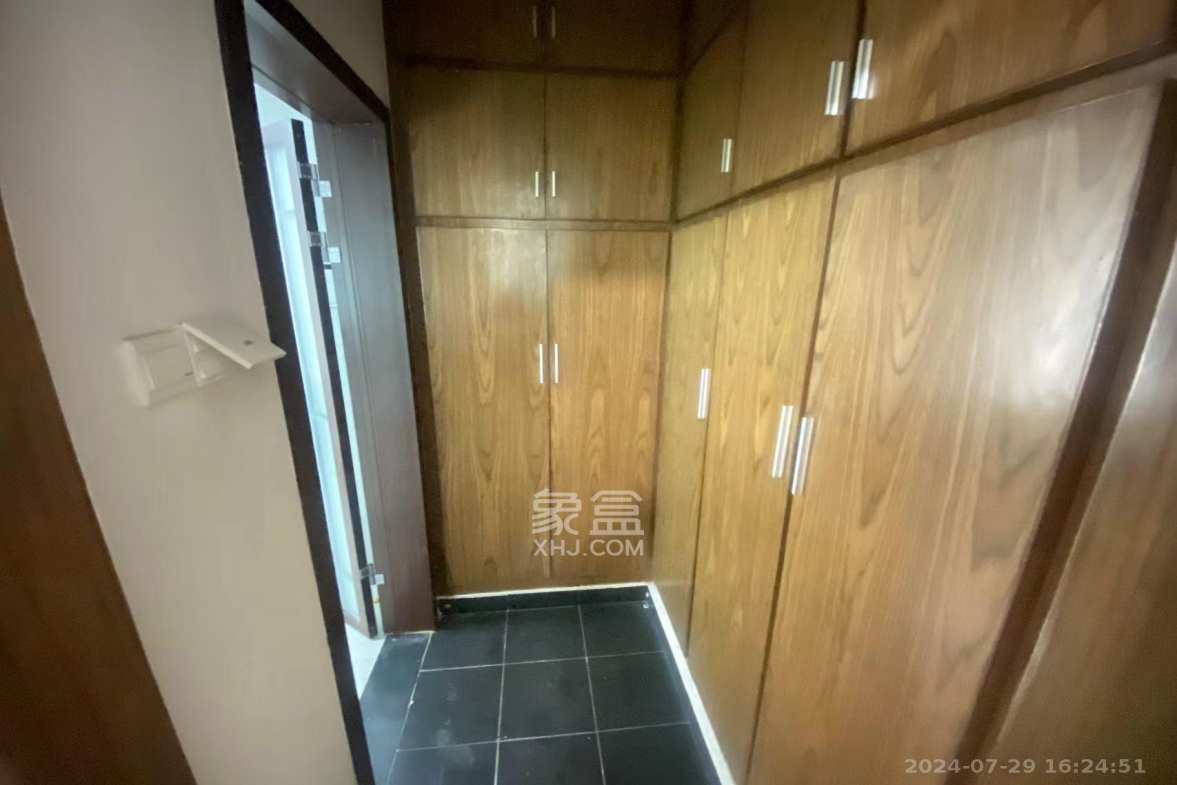 华盛家园  4室2厅2卫   3500.00元/月室内图