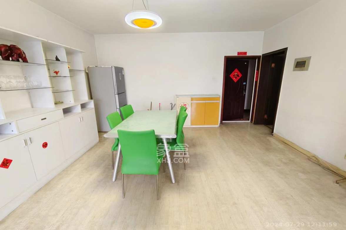 农广校单位宿舍  4室2厅2卫    3500.0元/月室内图