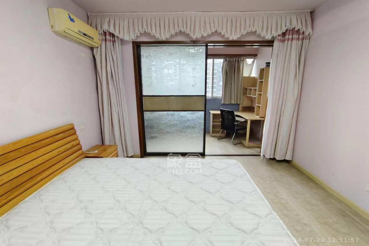 农广校单位宿舍  4室2厅2卫    3500.0元/月室内图