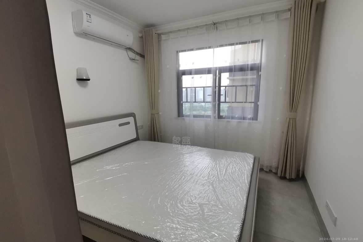 中房天玺湾  4室2厅2卫   2300.00元/月室内图