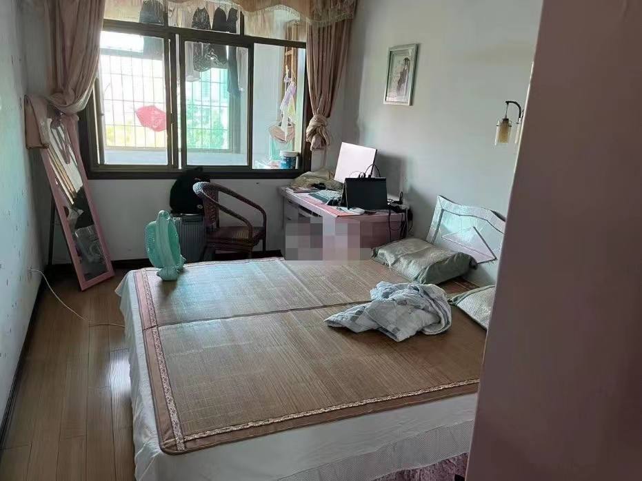 金属回收公司小区  4室2厅2卫    900.0元/月室内图