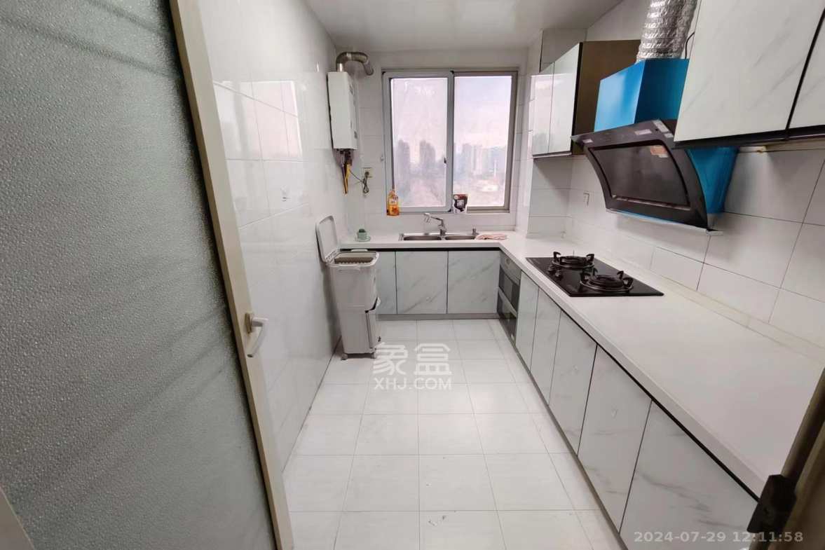 农广校单位宿舍  4室2厅2卫    3500.0元/月室内图