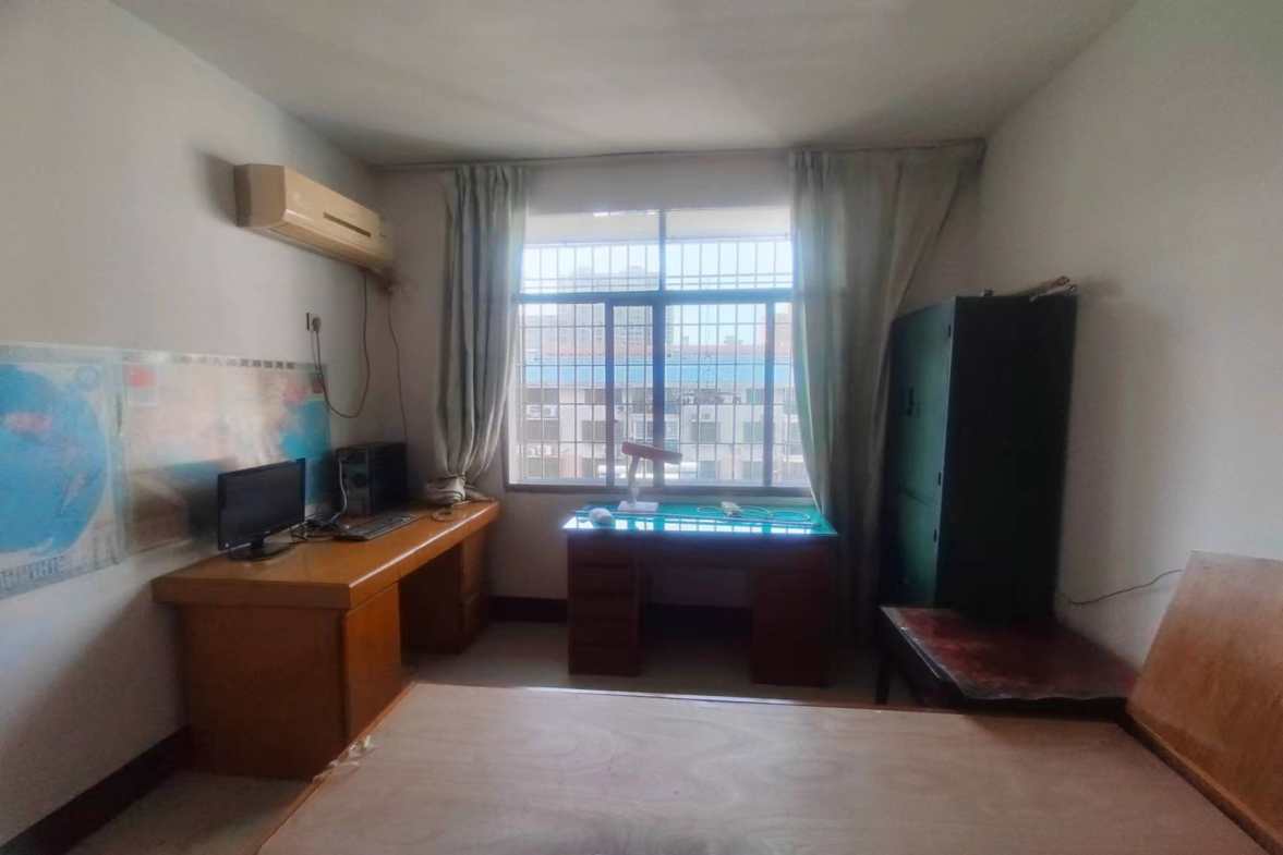 百亩乡镇府家属楼  3室2厅1卫    1700.0元/月室内图