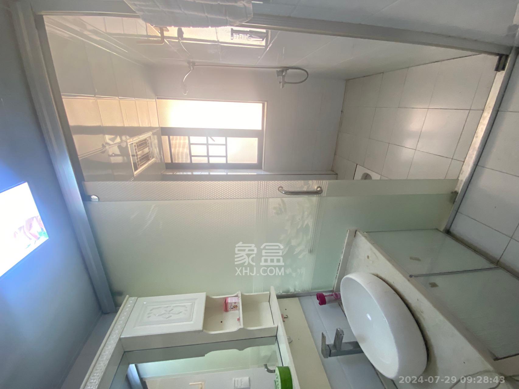 湘诚德峰小区  3室2厅2卫   2600.00元/月