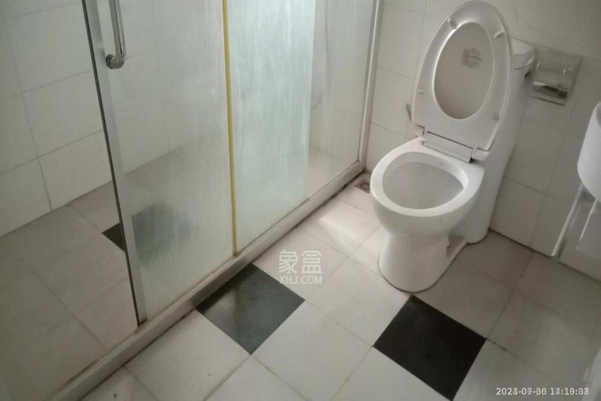 珠江丽园  4室2厅2卫   1800.00元/月室内图