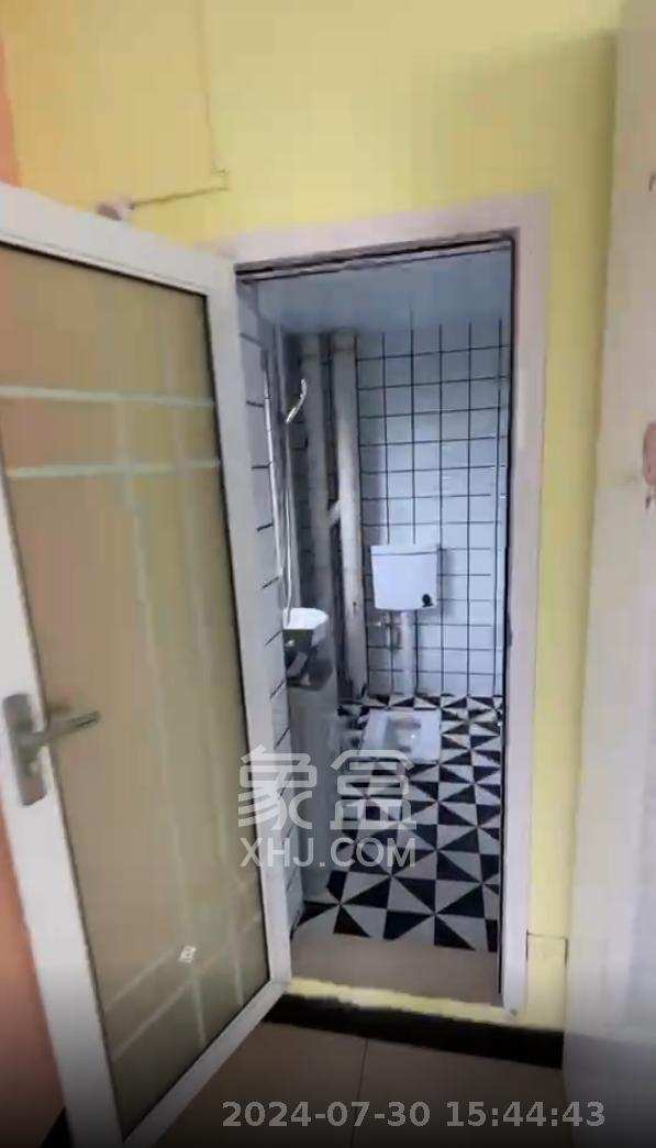 金色溪泉湾  4室2厅1卫   1300.00元/月室内图