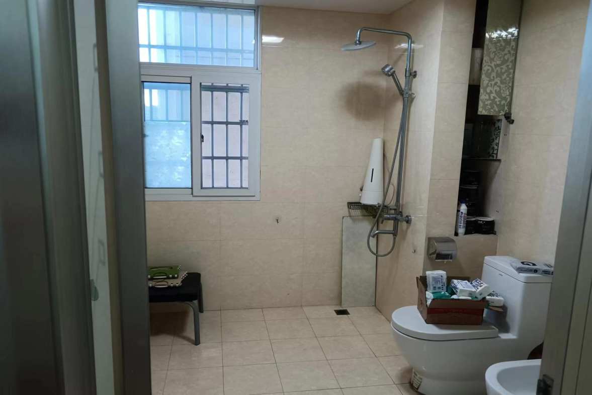 盛世嘉园  3室2厅2卫    82.8万 盛世嘉园  3室2厅2卫    82.8万客厅