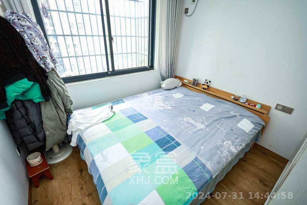 天麓尚层  3室2厅2卫   2000.00元/月室内图