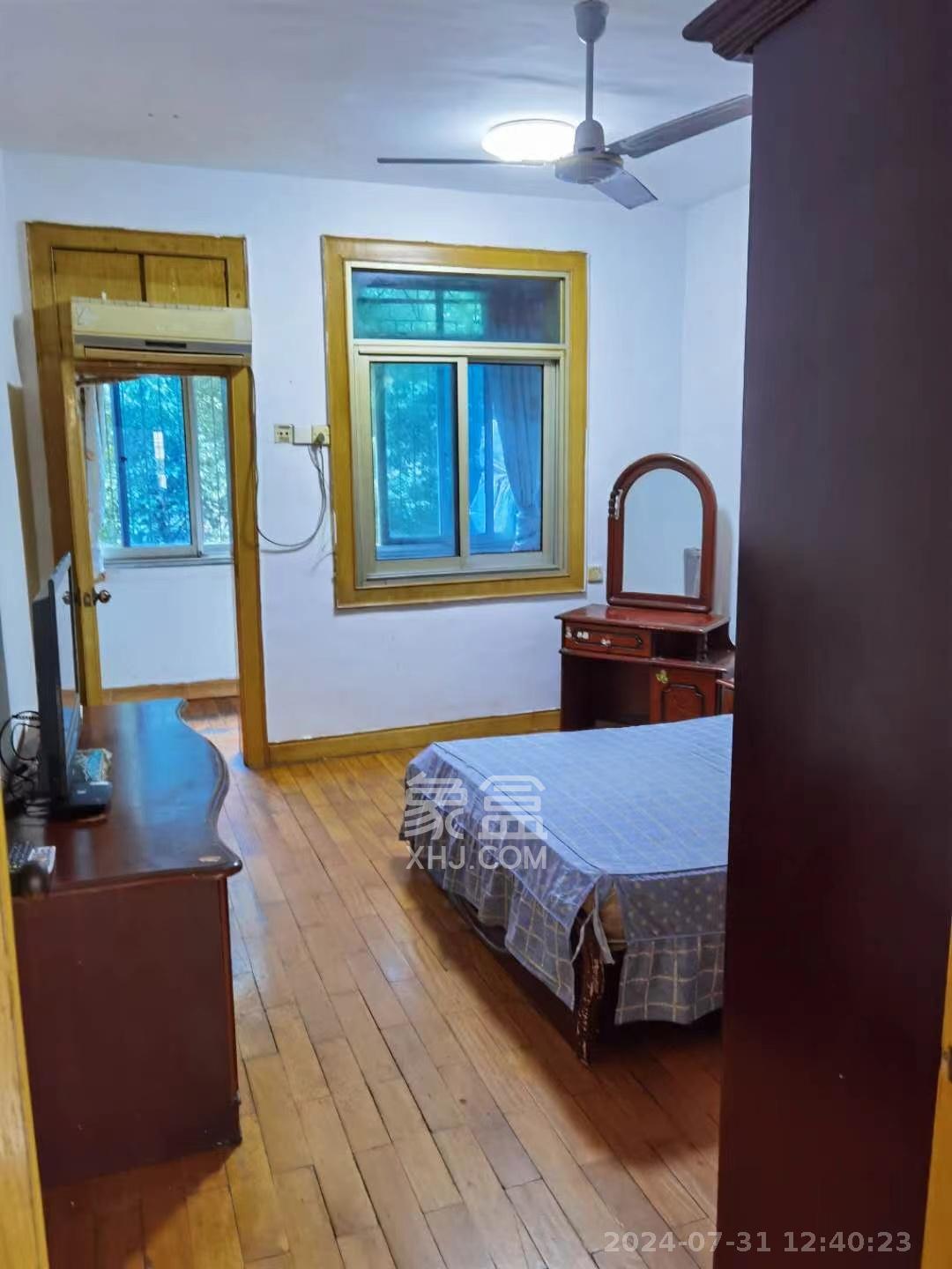 军属新村  1室1厅1卫    1500.0元/月