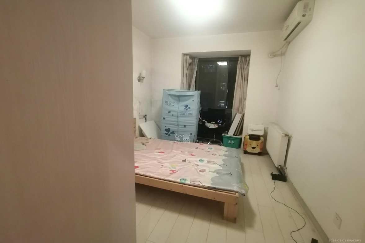 美林景园  4室2厅2卫   3300.00元/月室内图1