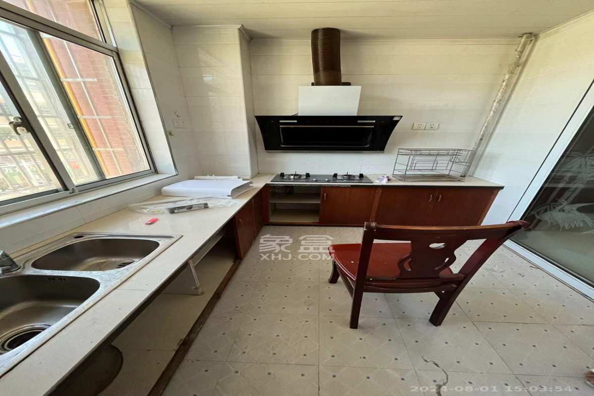 先锋新宇  3室2厅2卫    2500.0元/月室内图