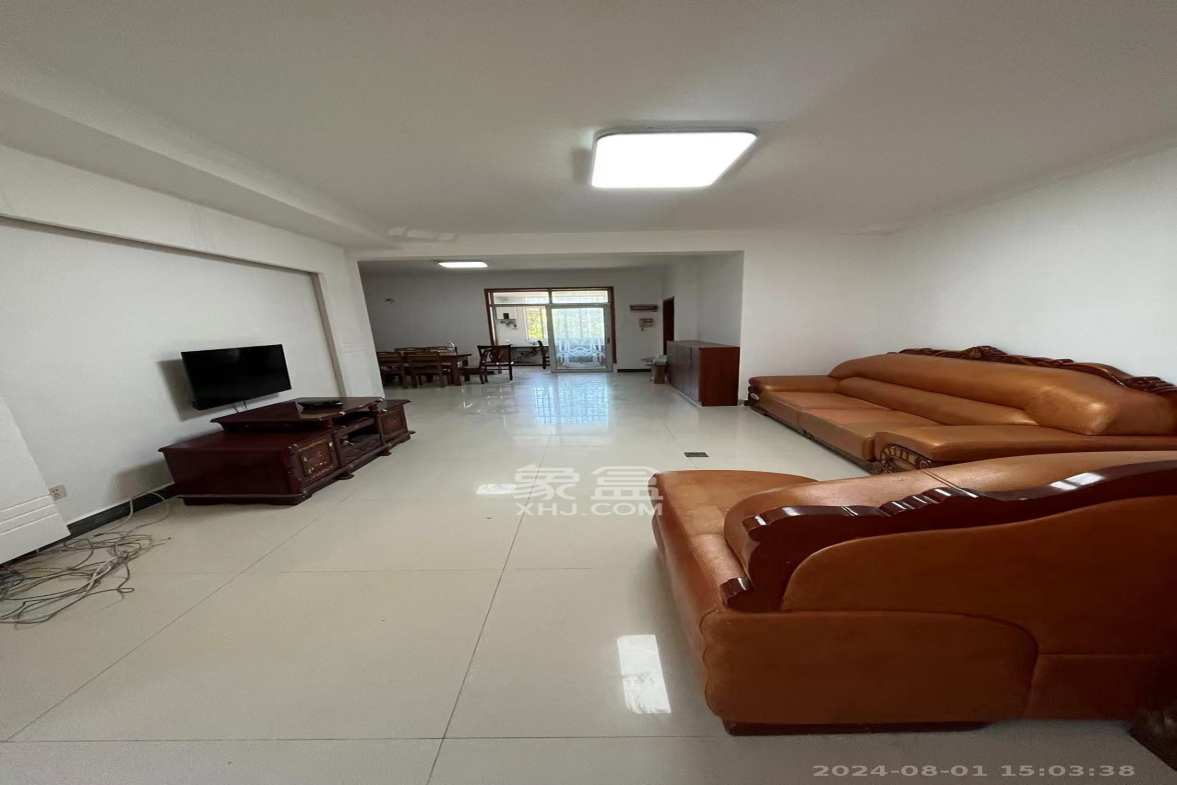 先锋新宇  3室2厅2卫    2500.0元/月室内图1