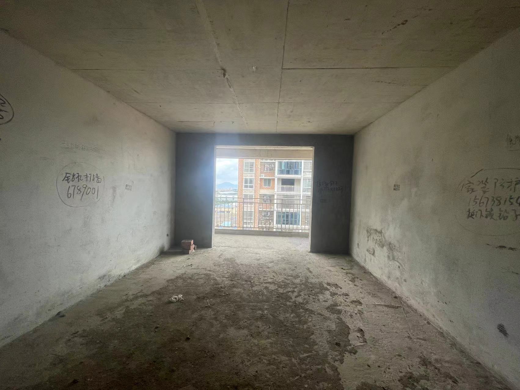 香山红叶  3室2厅2卫    69.8万