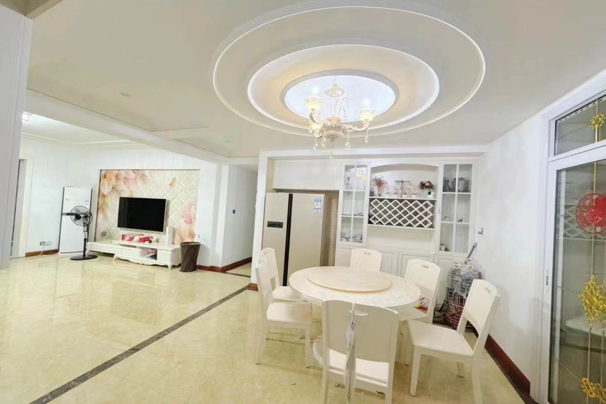 南苑上和一期  4室2厅2卫    2600.0元/月室内图1