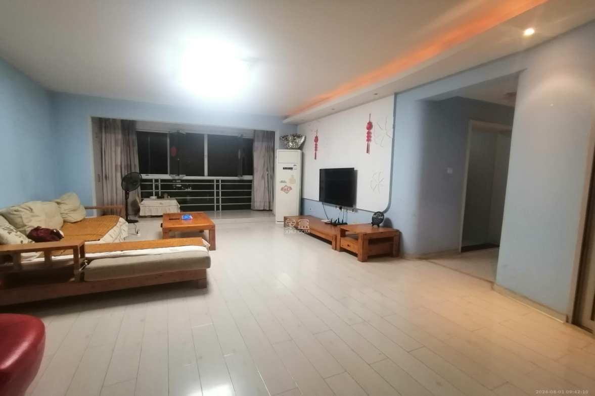 美林景园  4室2厅2卫   3300.00元/月室内图