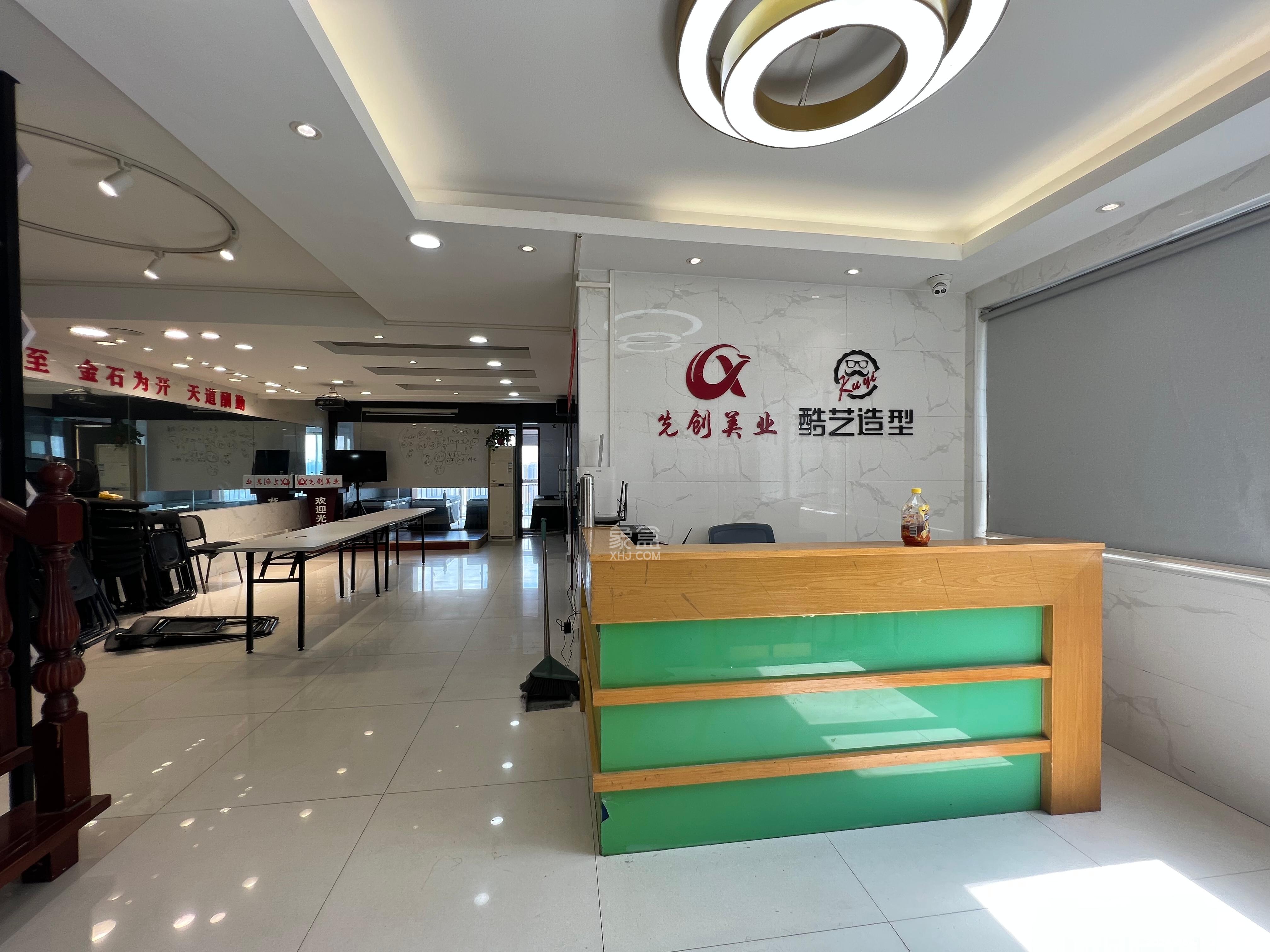 高桥现代商贸城  4室3厅0卫   5500.00元/月