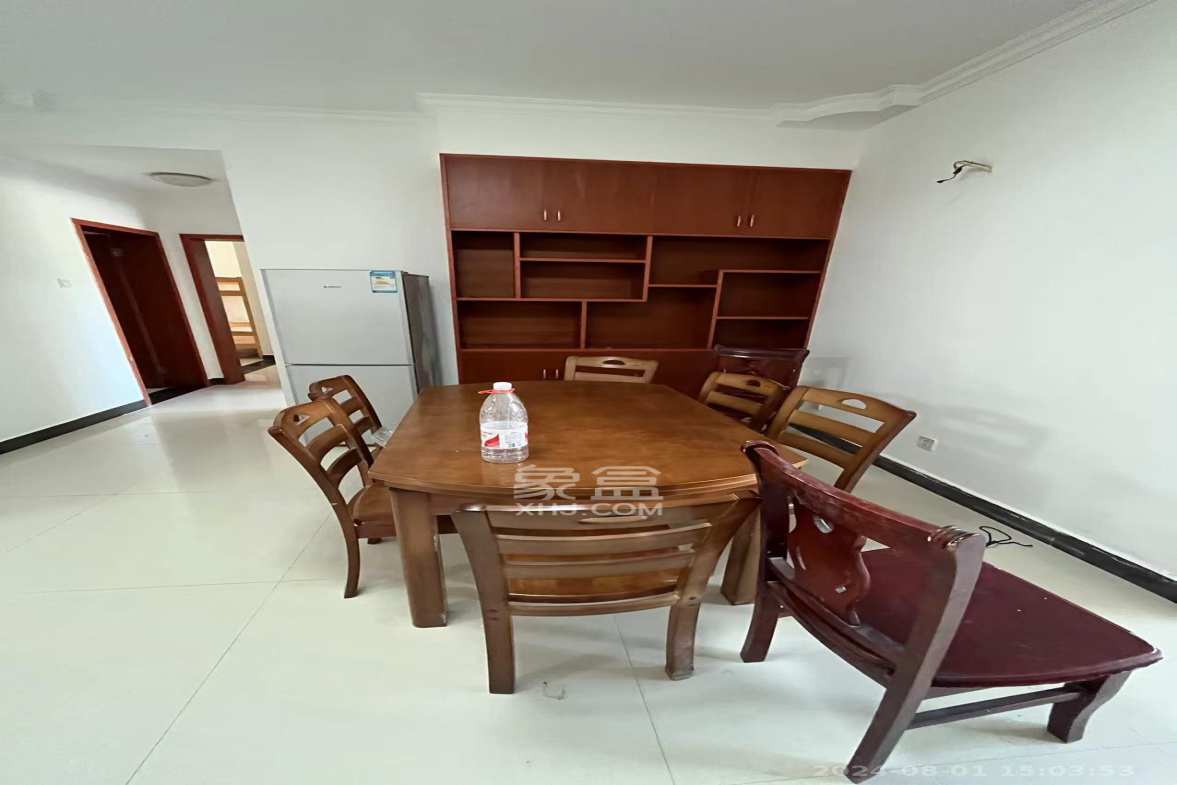 先锋新宇  3室2厅2卫    2500.0元/月室内图