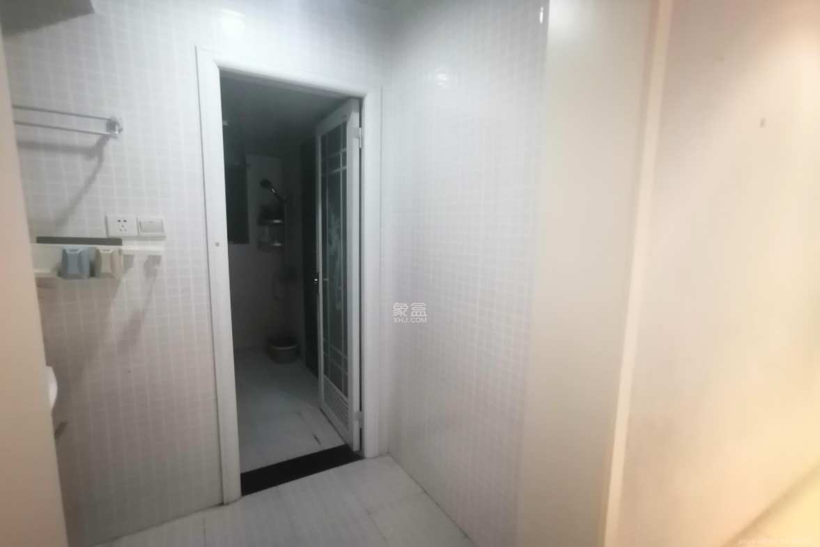 美林景园  4室2厅2卫   3300.00元/月室内图