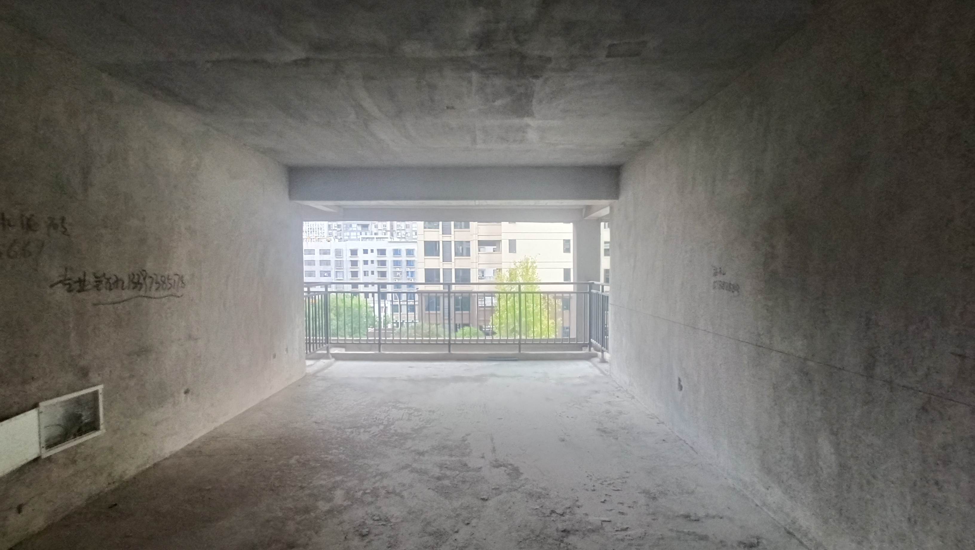 金信园林嘉园  4室2厅2卫    75.0万