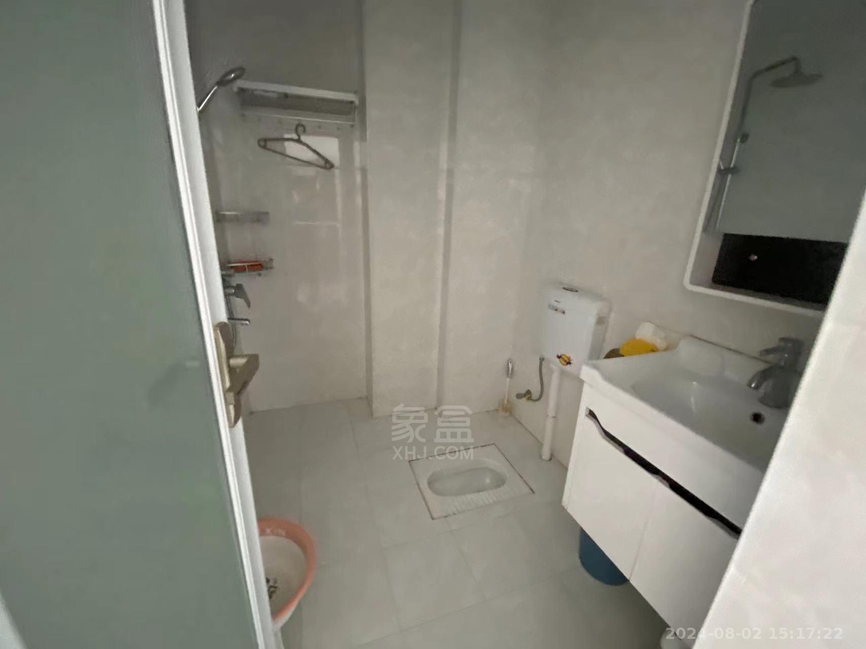 中泰财富湘江  1室1厅4卫   1500.00元/月
