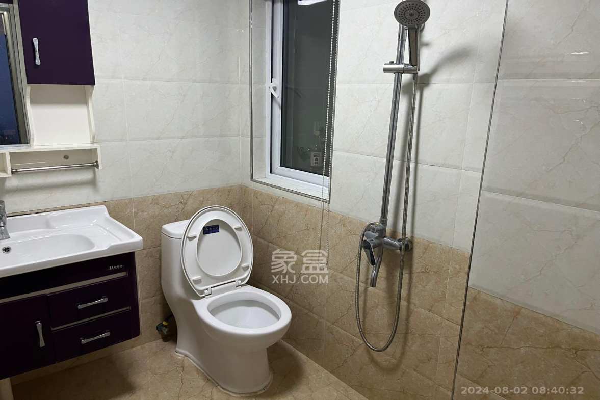 绿地新都会  3室2厅2卫    2400.0元/月室内图