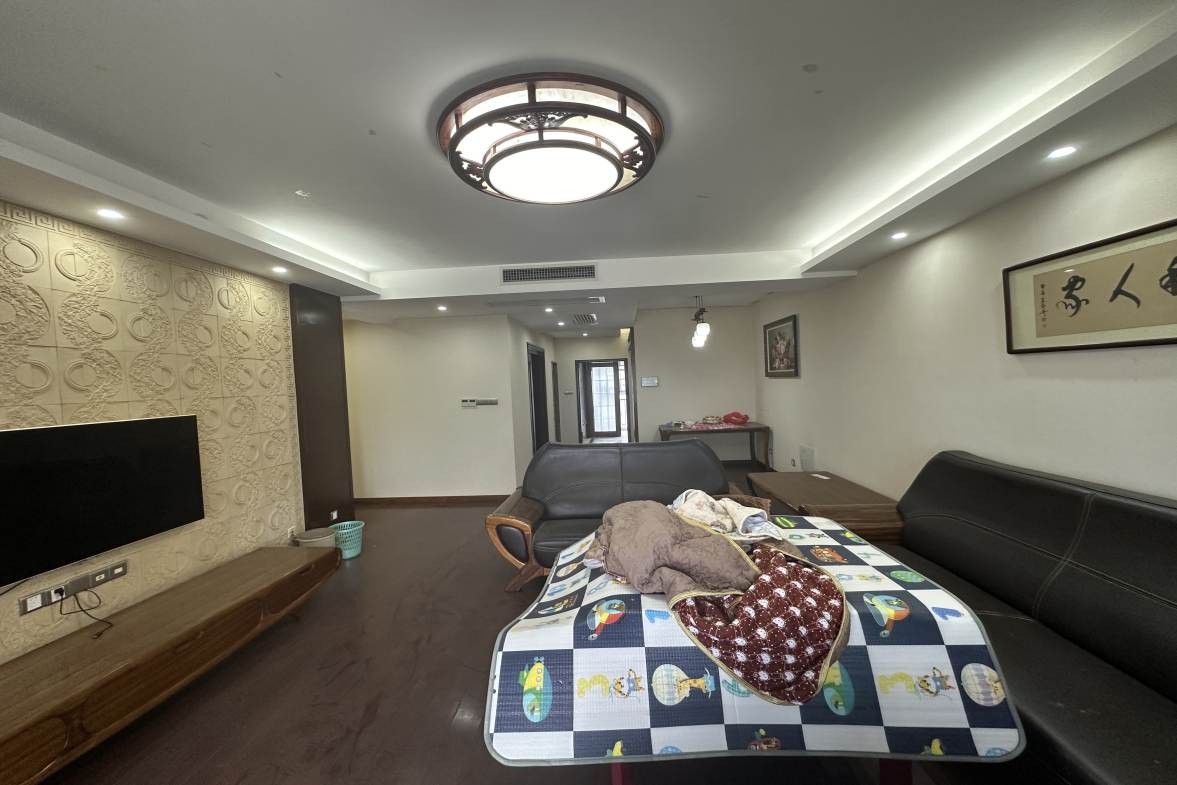 建设鑫苑  4室2厅2卫    2200.0元/月室内图1