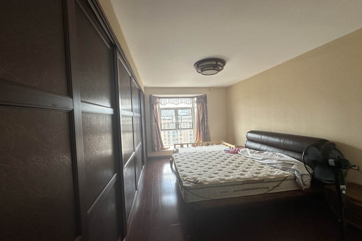 建设鑫苑  4室2厅2卫    2200.0元/月室内图